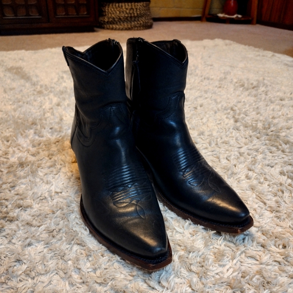 Tecovas Daisy Booties